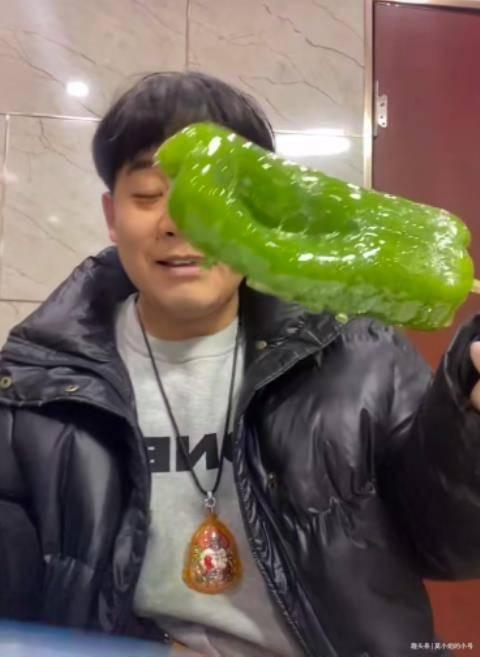 版纳网红吃瓜视频,揭秘热带风情下的美食诱惑 第3张 版纳网红吃瓜视频,揭秘热带风情下的美食诱惑 第3张